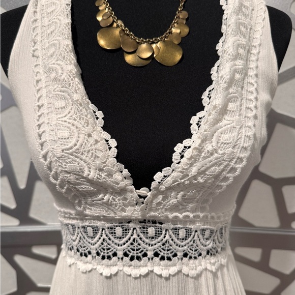 Forever 21 Cream Lace Maxi Dress - Picture 2 of 10